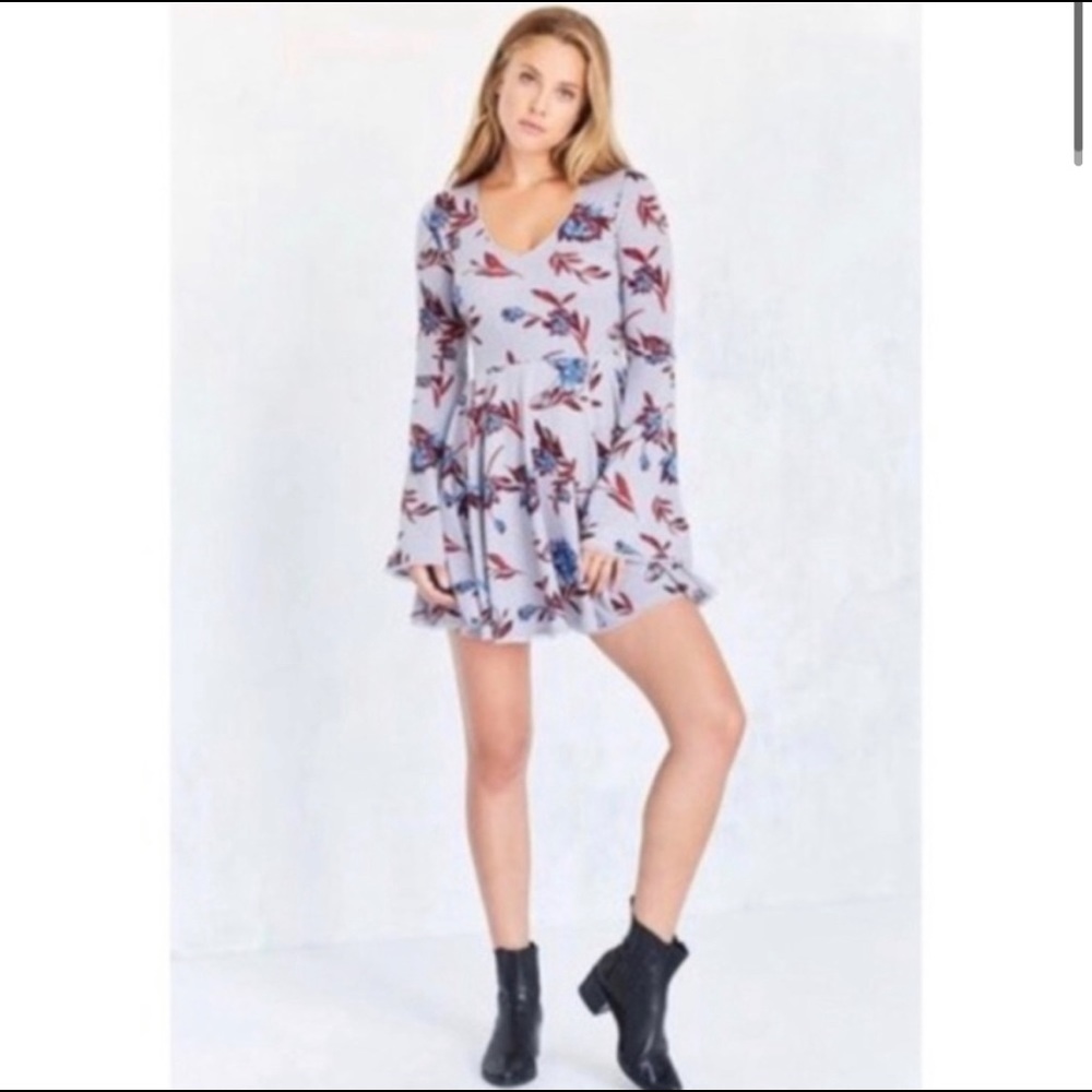 Kimchi Blue | UO Floral Lilac Bell Sleeve Dress